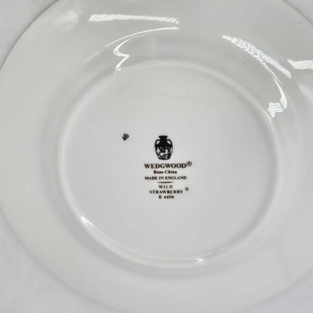4 Wedgewood Wild Strawberry Bone China Dinner Plates R 4406 6 in / 15 cm
